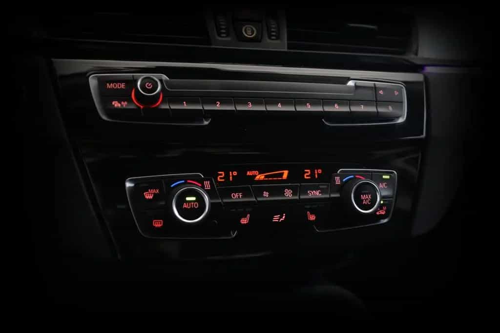 BMW X1 18d *LED*NAVI*SHZ*TEMPOMAT*PDC* 06/2019-photo-12