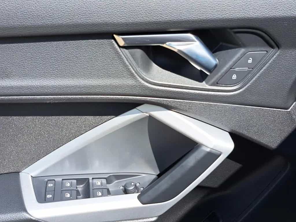 Audi Q3 35 TFSI S tronic PANO NAV APP 19" PDC SHZ 05/2022-photo-14
