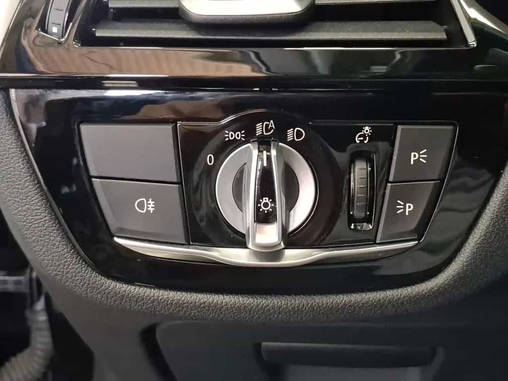 BMW 520 d Touring xDrive,Navi,LED,Leder,ACC,Pano,AHK 04/2021-photo-12