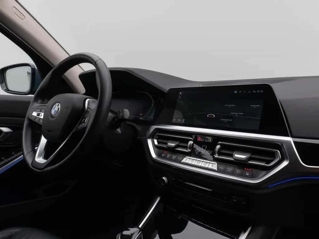 BMW 320 d Luxury Line Kamera HUD DAB HiFi Komfort LED 04/2021-photo-36