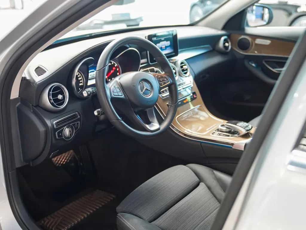 Mercedes-Benz C 180 T EXCLUSIVE Linde Ambientebeleuchtung AHK 02/2018-photo-15