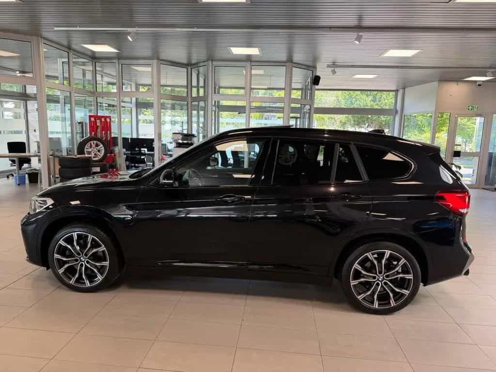 BMW X1 xDrive 20 i M Sport Automatik Pano AHK LED 02/2021-photo-3