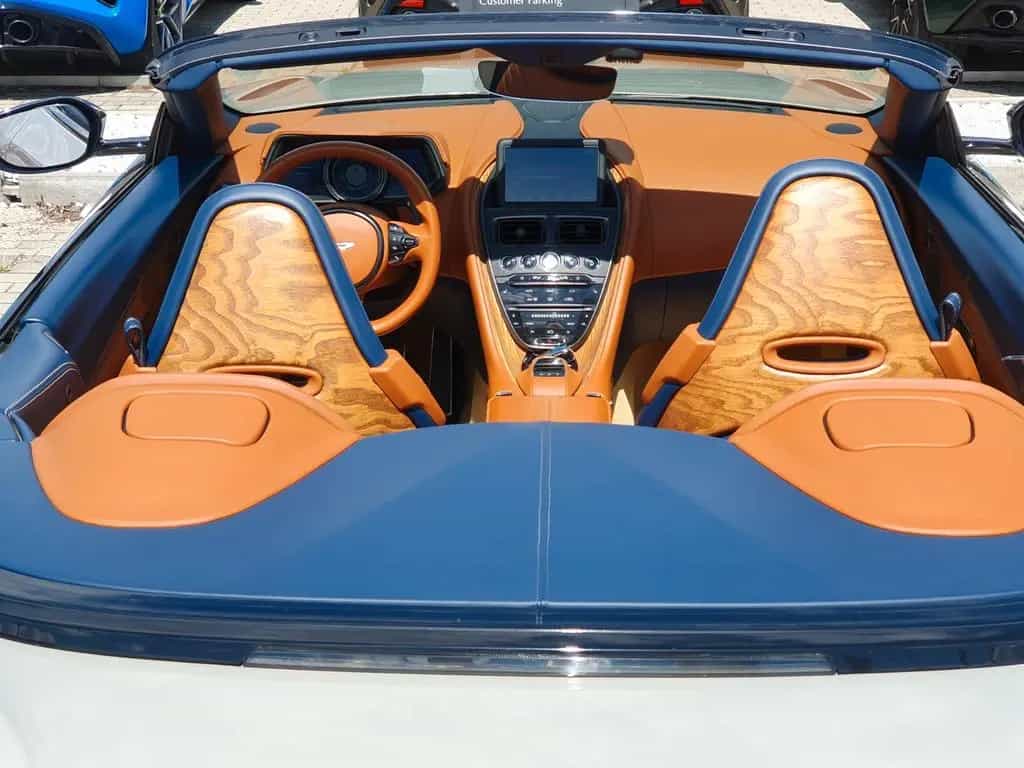 Aston Martin DB11 4.0 V8 Volante 01/2019-photo-11