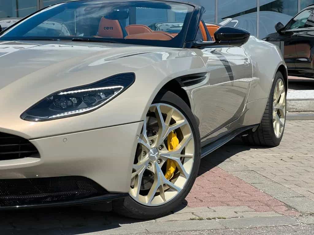 Aston Martin DB11 4.0 V8 Volante 01/2019-photo-2