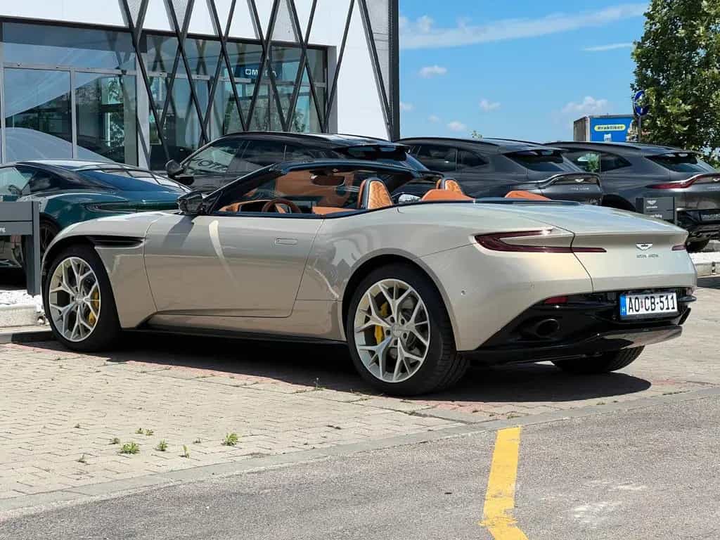 Aston Martin DB11 4.0 V8 Volante 01/2019-photo-5