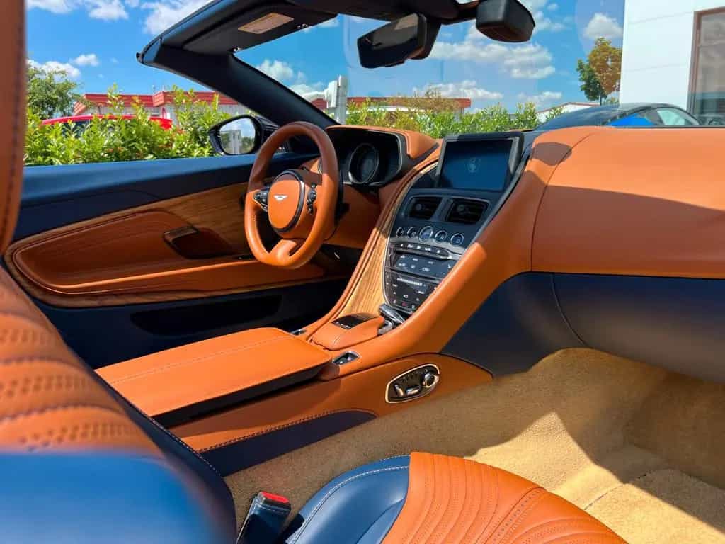 Aston Martin DB11 4.0 V8 Volante 01/2019-photo-9