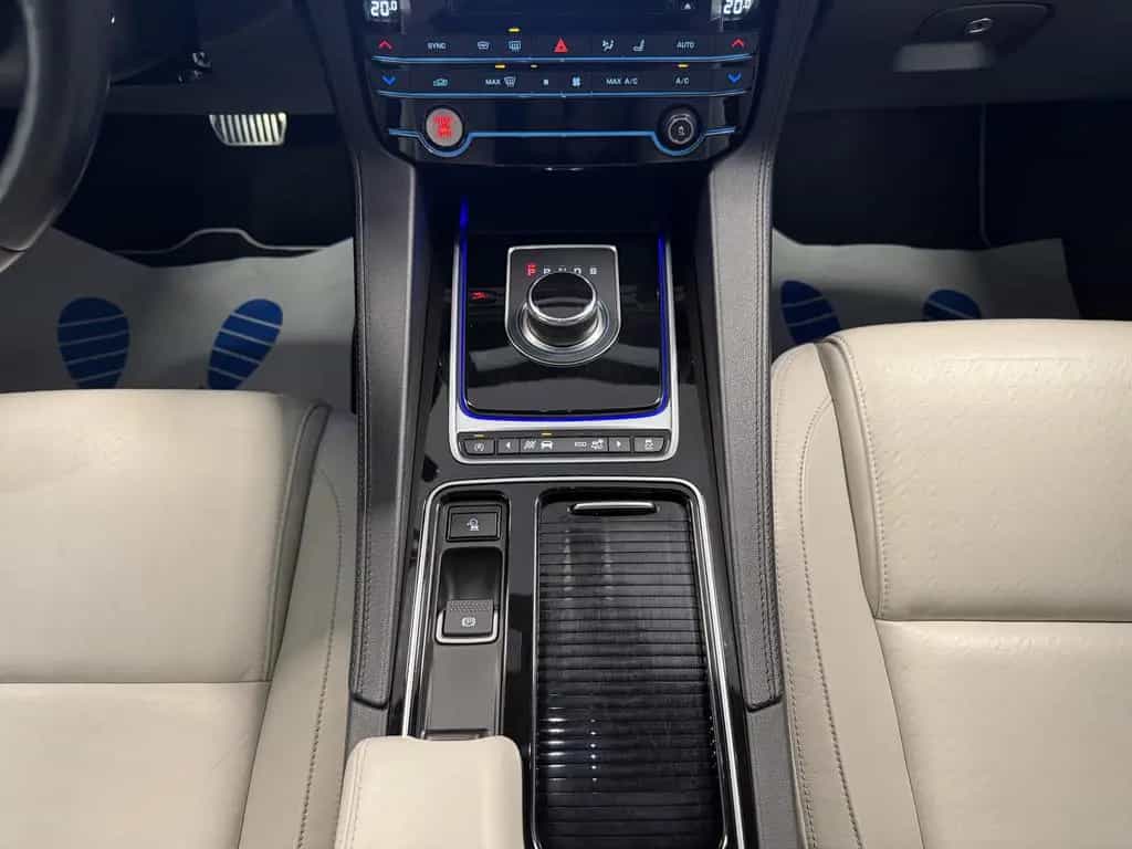 Jaguar F-Pace S AWD First Edition Standheiz. HUD LED 01/2017-photo-23