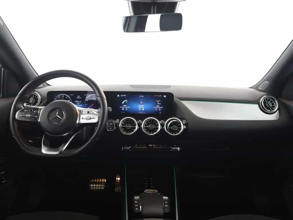 Mercedes-Benz GLA 180 AMG Night MBUX Kamera LED Navi Park-Ass. 12/2021-photo-10