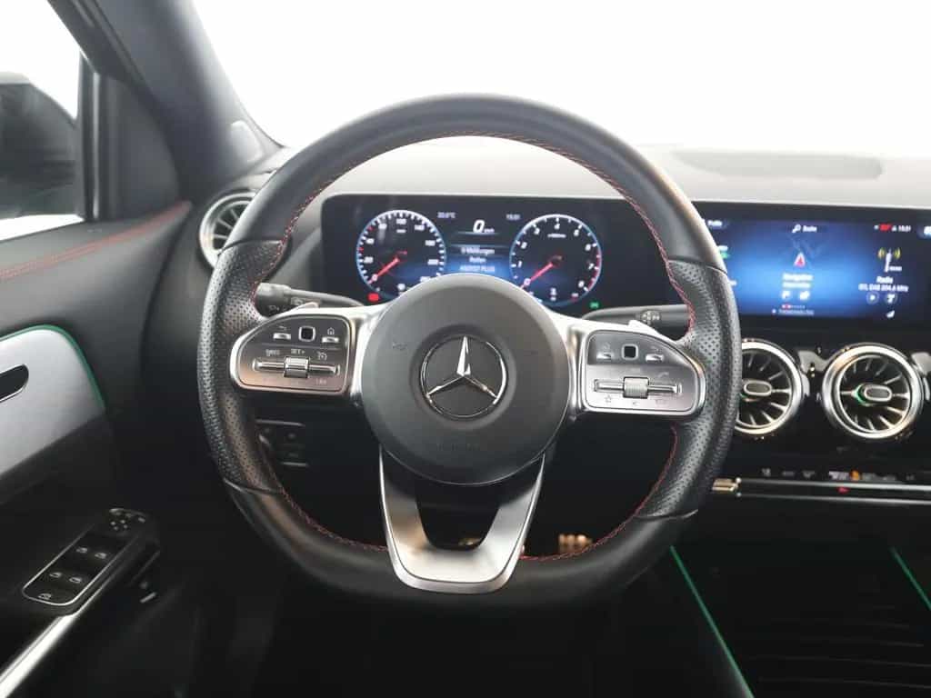 Mercedes-Benz GLA 180 AMG Night MBUX Kamera LED Navi Park-Ass. 12/2021-photo-11