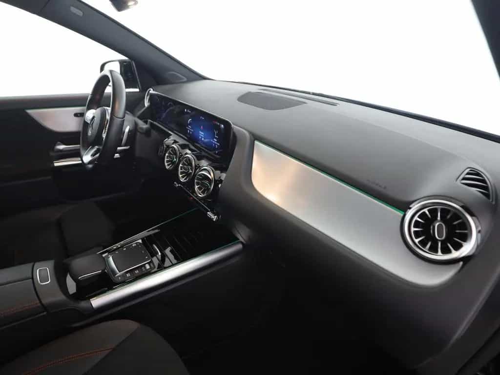 Mercedes-Benz GLA 180 AMG Night MBUX Kamera LED Navi Park-Ass. 12/2021-photo-18