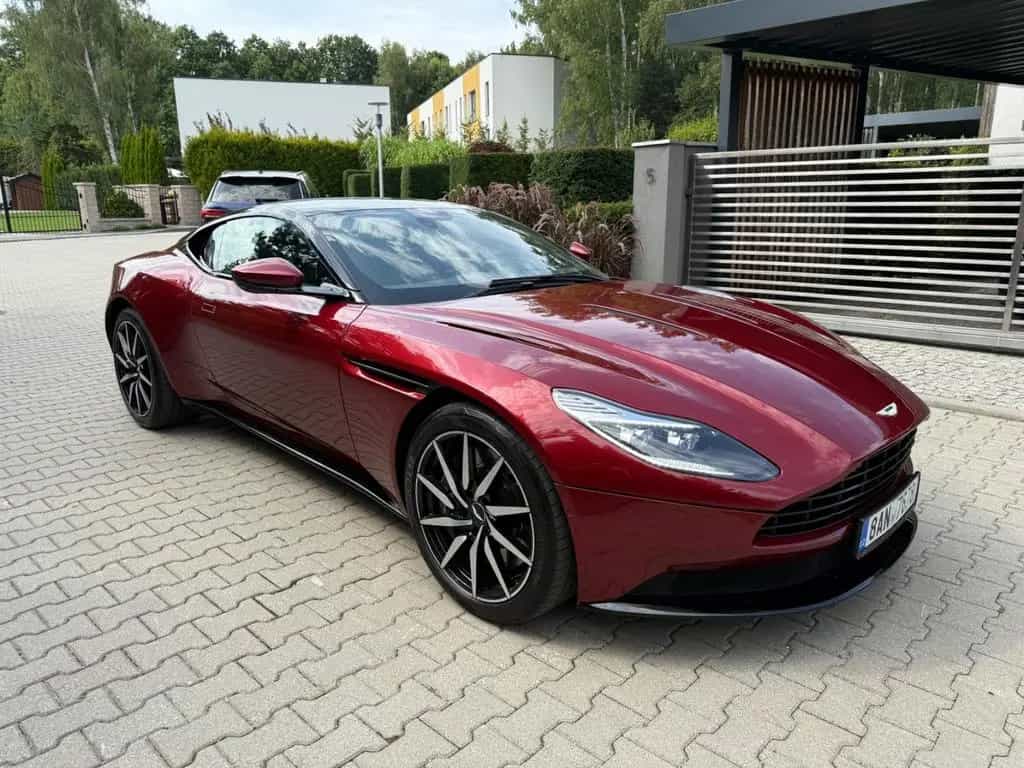 Aston Martin DB11 5.2 V12 03/2018-photo-0