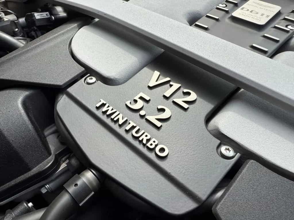 Aston Martin DB11 5.2 V12 03/2018-photo-13