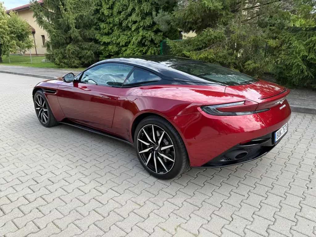Aston Martin DB11 5.2 V12 03/2018-photo-2