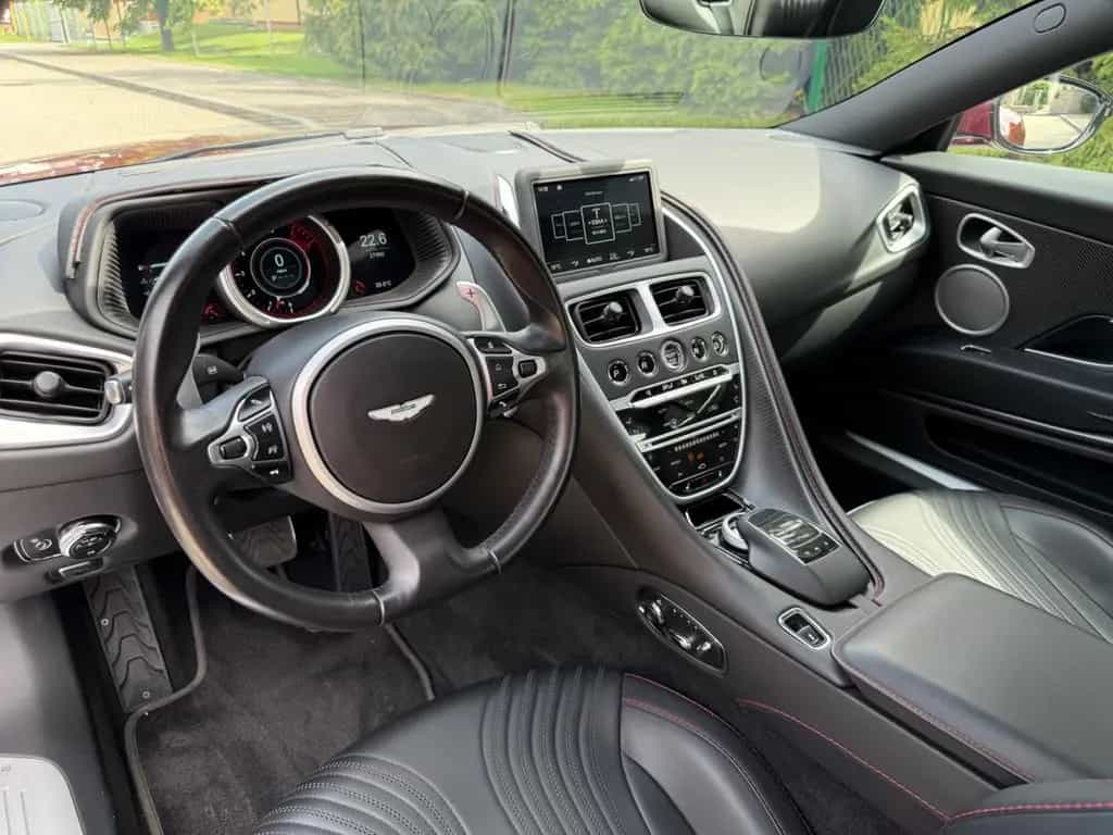 Aston Martin DB11 5.2 V12 03/2018-photo-4