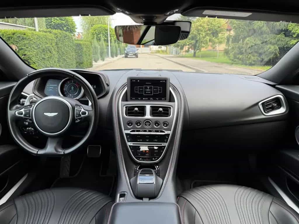 Aston Martin DB11 5.2 V12 03/2018-photo-5