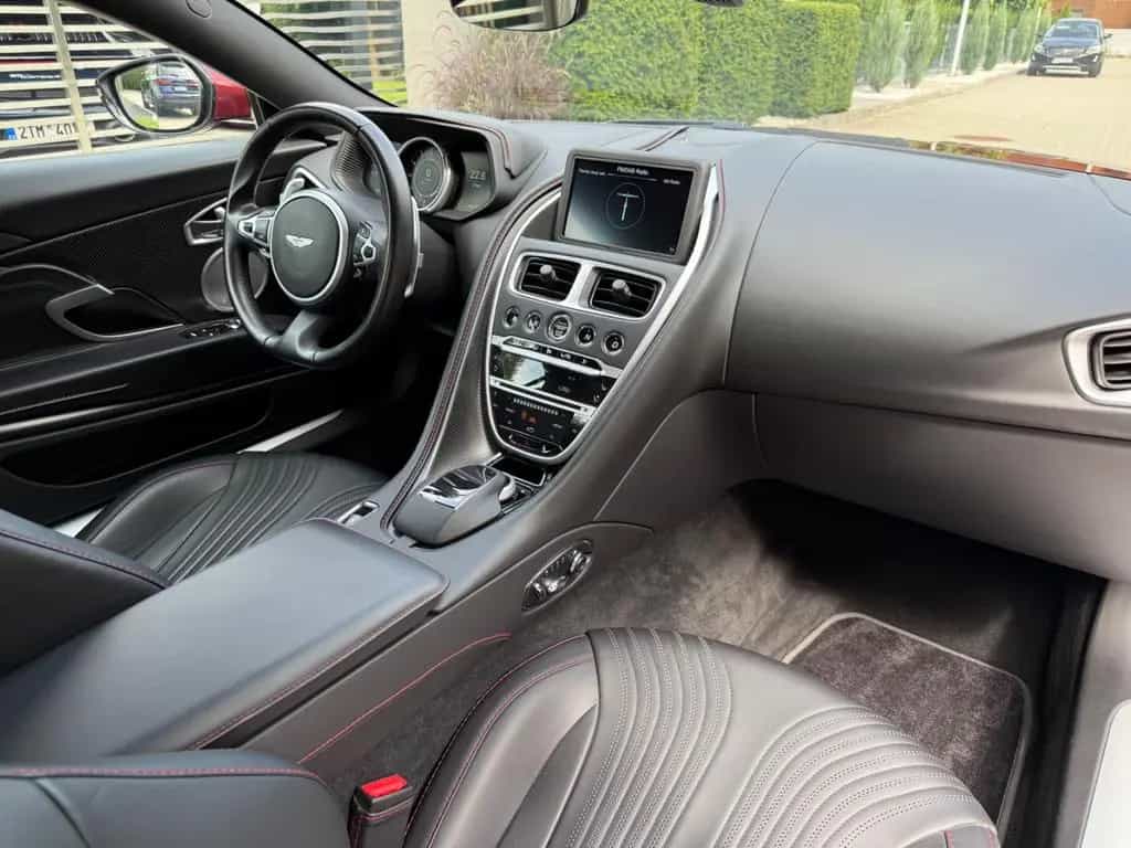 Aston Martin DB11 5.2 V12 03/2018-photo-6