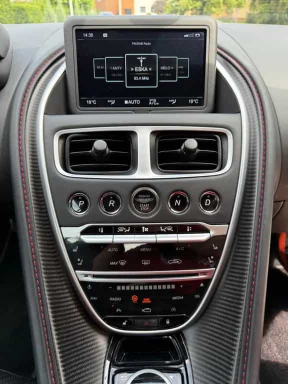 Aston Martin DB11 5.2 V12 03/2018-photo-7