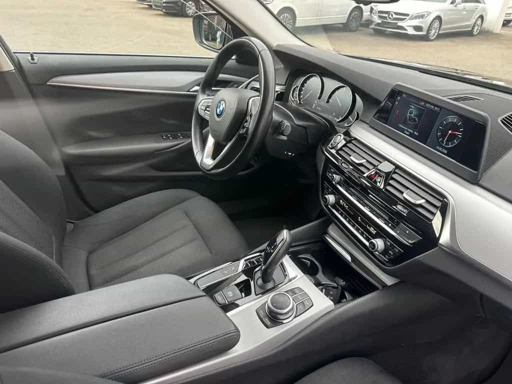 BMW 520 d Touring Automatik Navi LED 05/2019-photo-17