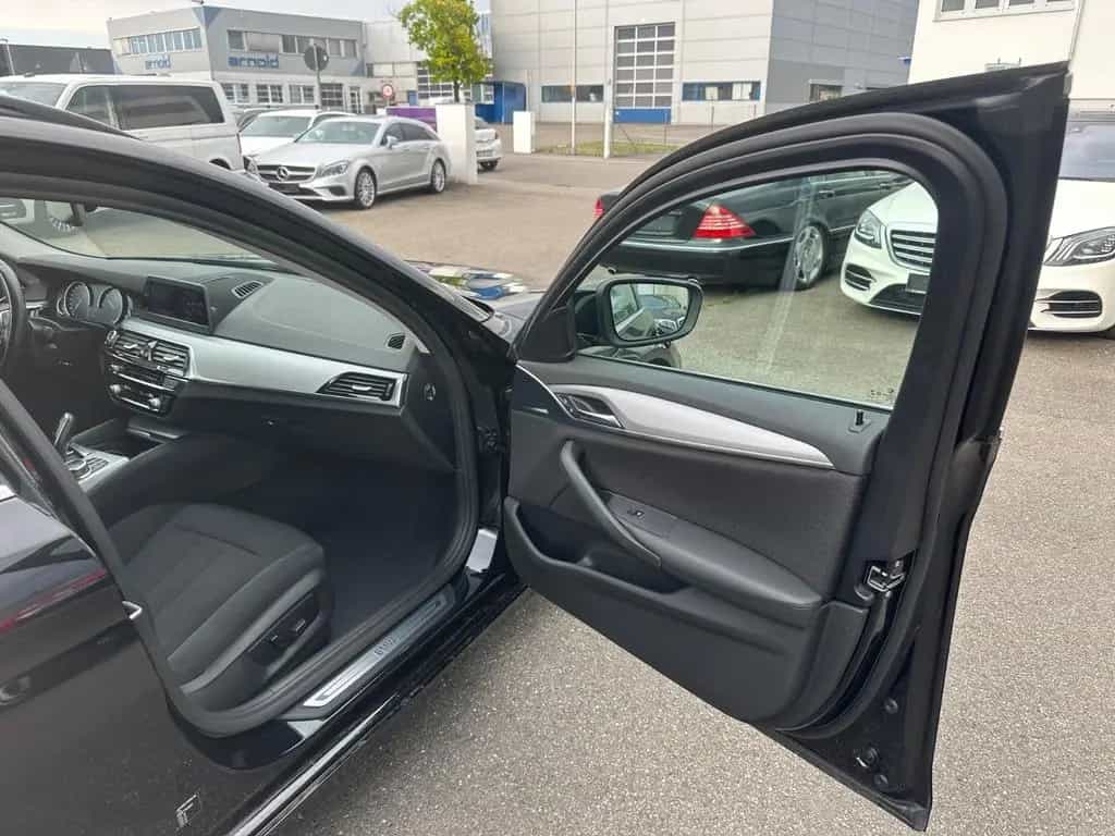 BMW 520 d Touring Automatik Navi LED 05/2019-photo-19