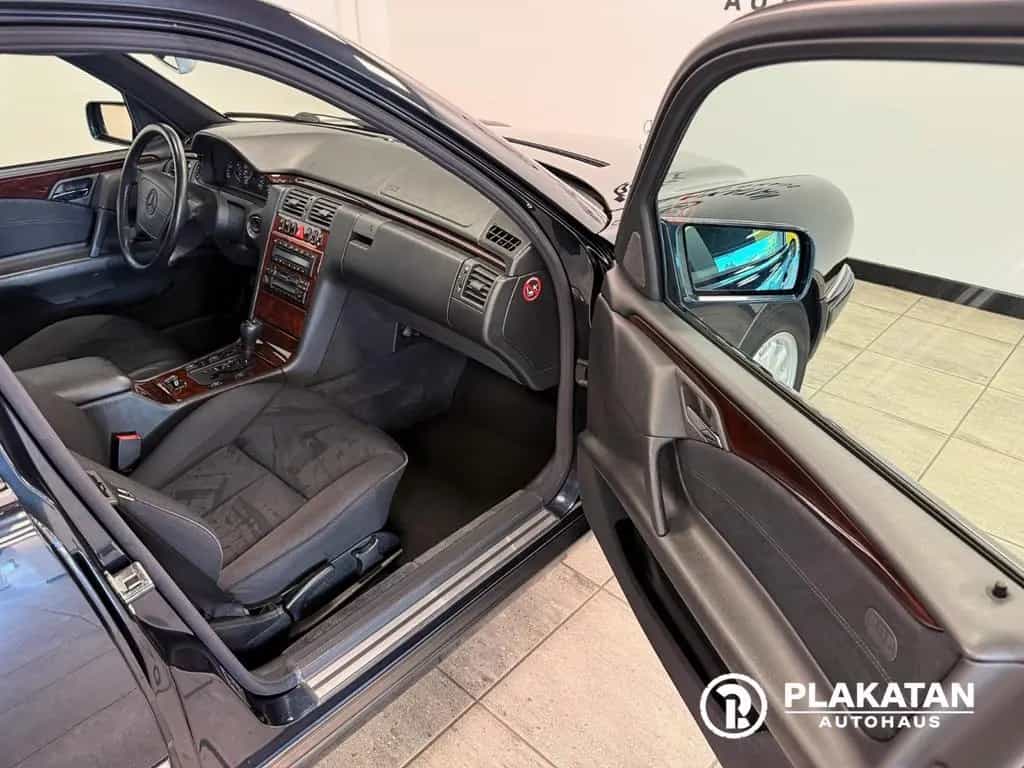 Mercedes-Benz E 240 Xenon Automatik Klima V6 MB-Service 10/1997-photo-12