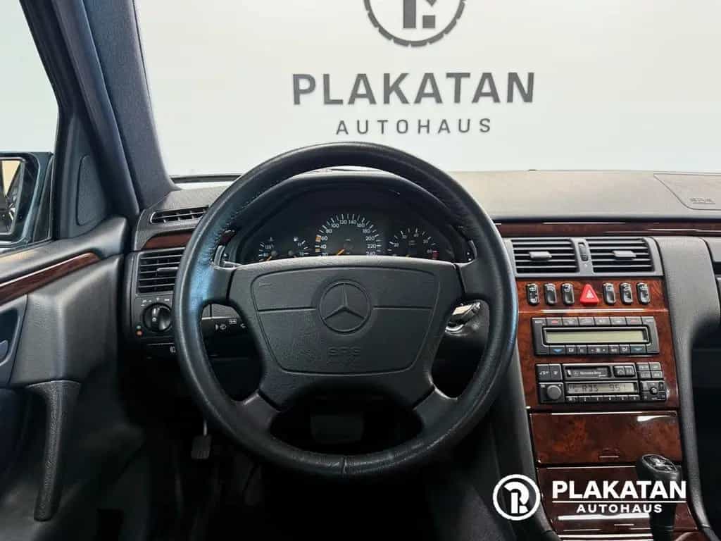 Mercedes-Benz E 240 Xenon Automatik Klima V6 MB-Service 10/1997-photo-24