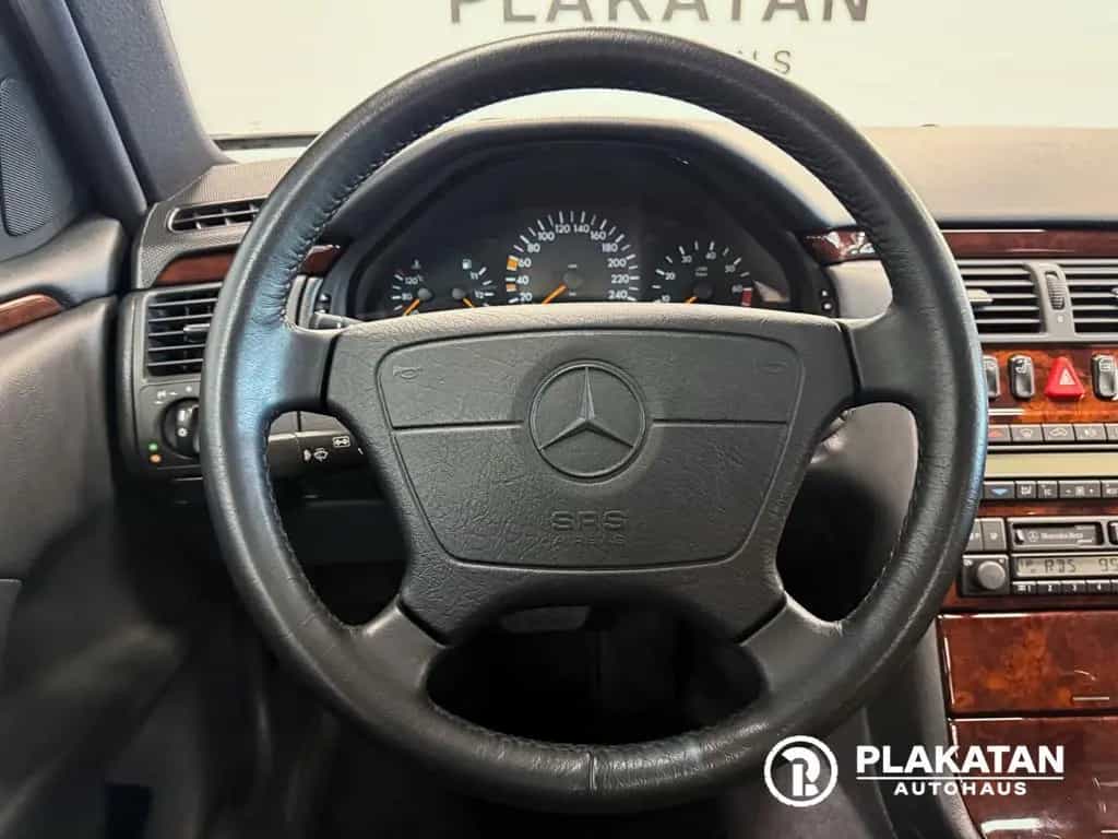 Mercedes-Benz E 240 Xenon Automatik Klima V6 MB-Service 10/1997-photo-25