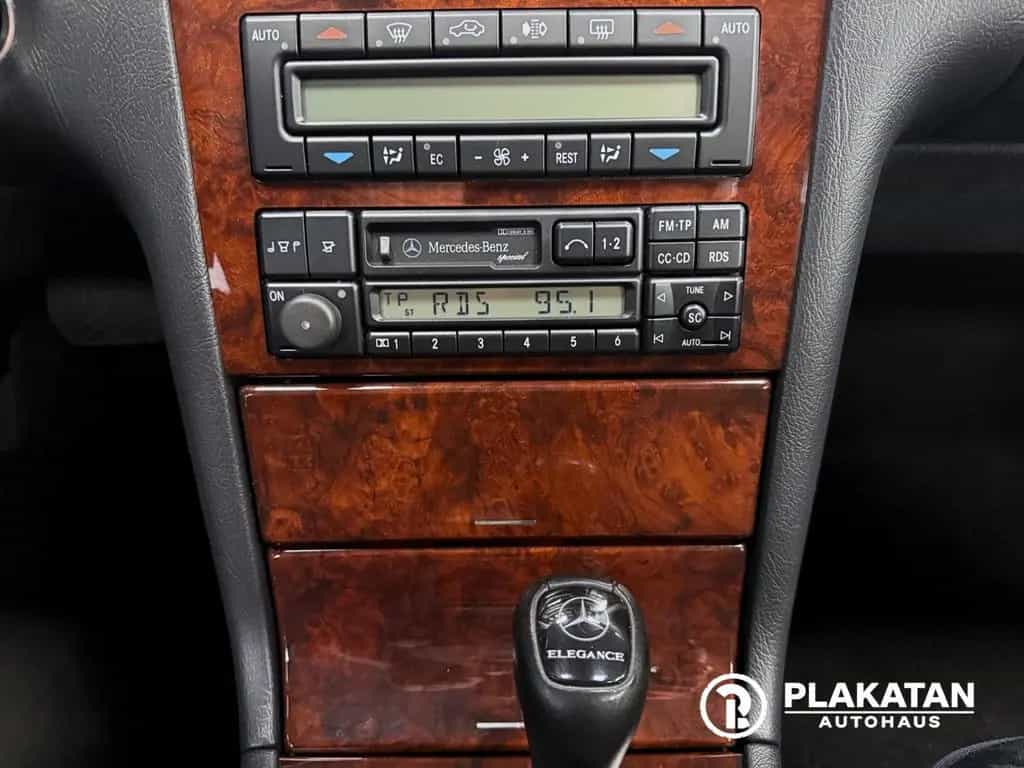 Mercedes-Benz E 240 Xenon Automatik Klima V6 MB-Service 10/1997-photo-28