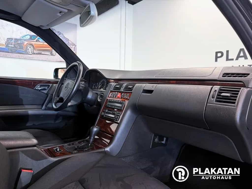 Mercedes-Benz E 240 Xenon Automatik Klima V6 MB-Service 10/1997-photo-31