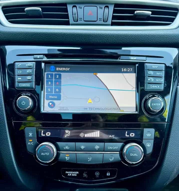 Nissan Qashqai AUTOMAT*64 TKM*AHK*PANO*PDC*KAM*SHZ*NAVl 06/2016-photo-17
