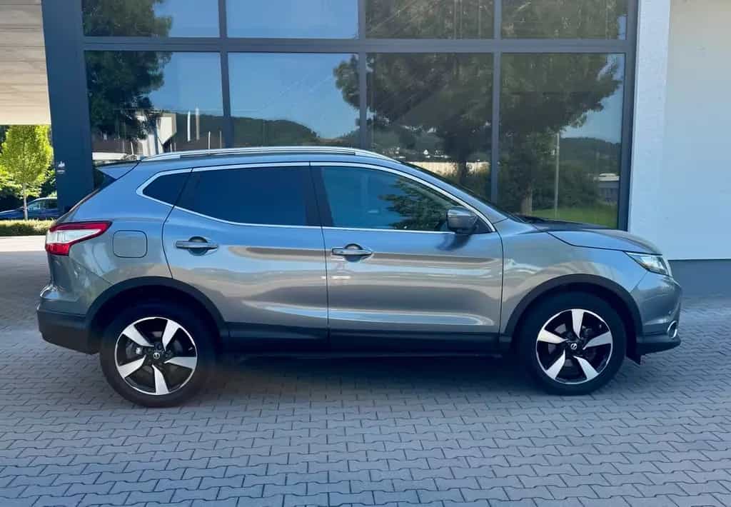 Nissan Qashqai AUTOMAT*64 TKM*AHK*PANO*PDC*KAM*SHZ*NAVl 06/2016-photo-9