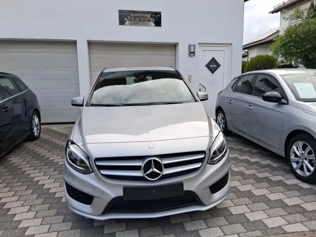 Mercedes-Benz B 180 B  AMG LINE Top Zustand 09/2016-photo-0