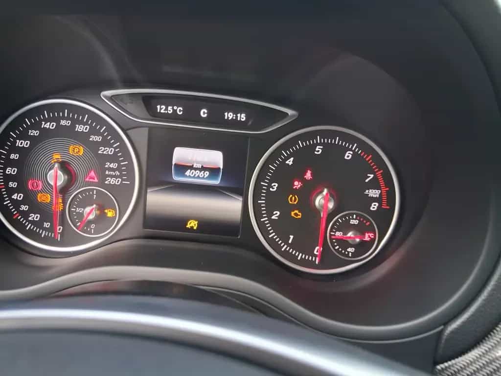 Mercedes-Benz B 180 B  AMG LINE Top Zustand 09/2016-photo-1