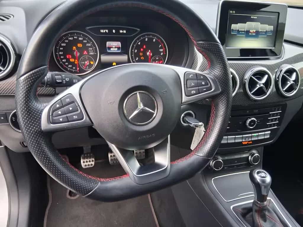 Mercedes-Benz B 180 B  AMG LINE Top Zustand 09/2016-photo-29