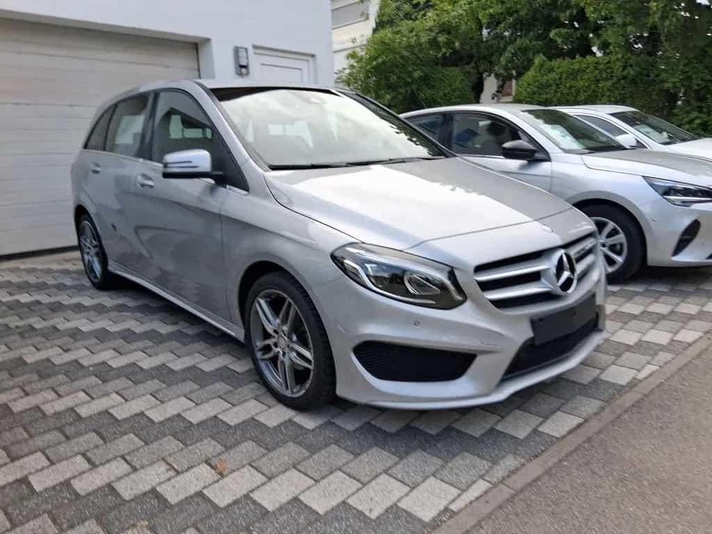Mercedes-Benz B 180 B  AMG LINE Top Zustand 09/2016-photo-38