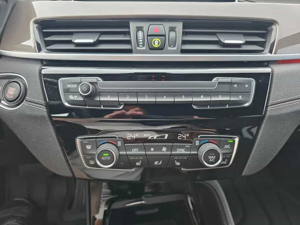 BMW X1 sDrive 20 i xLine LED Leder Alu AHK 07/2020-photo-29