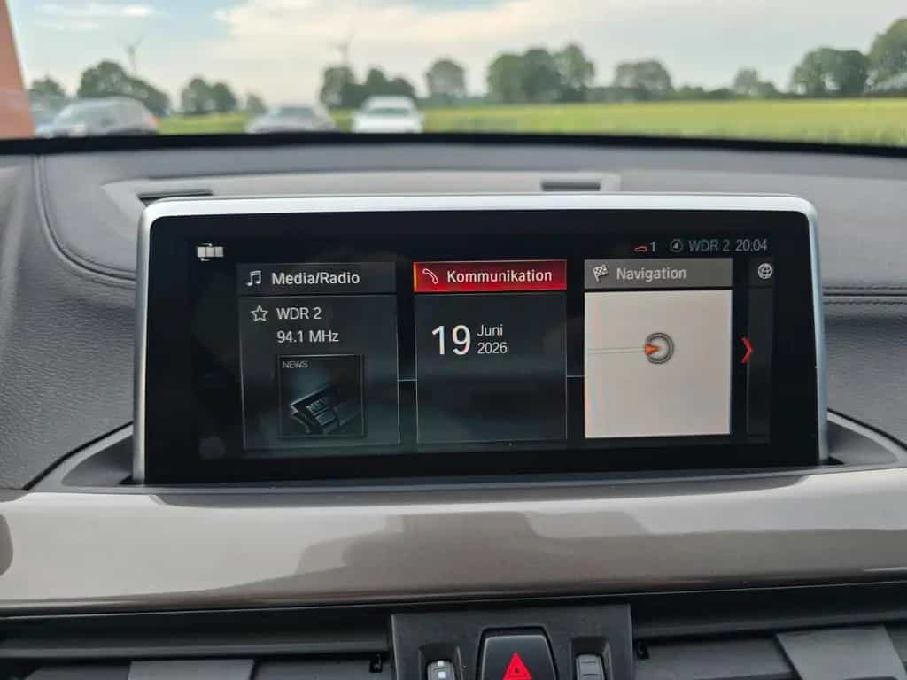 BMW X1 sDrive 20 i xLine LED Leder Alu AHK 07/2020-photo-32