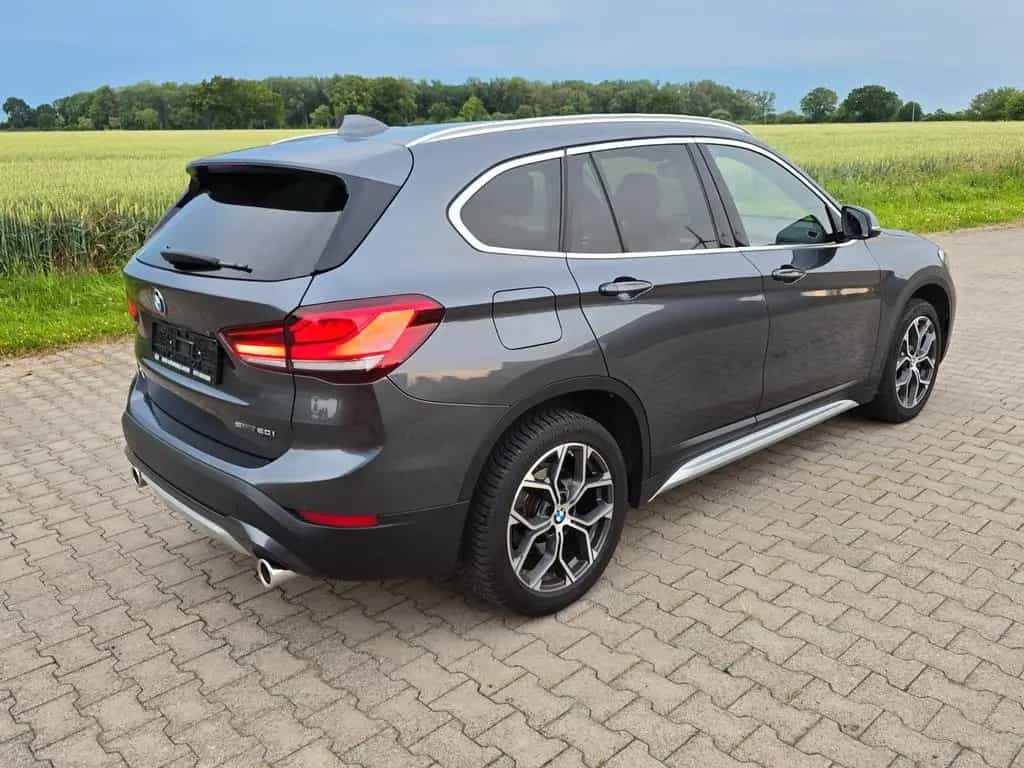 BMW X1 sDrive 20 i xLine LED Leder Alu AHK 07/2020-photo-5