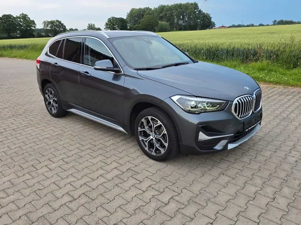 BMW X1 sDrive 20 i xLine LED Leder Alu AHK 07/2020-photo-6