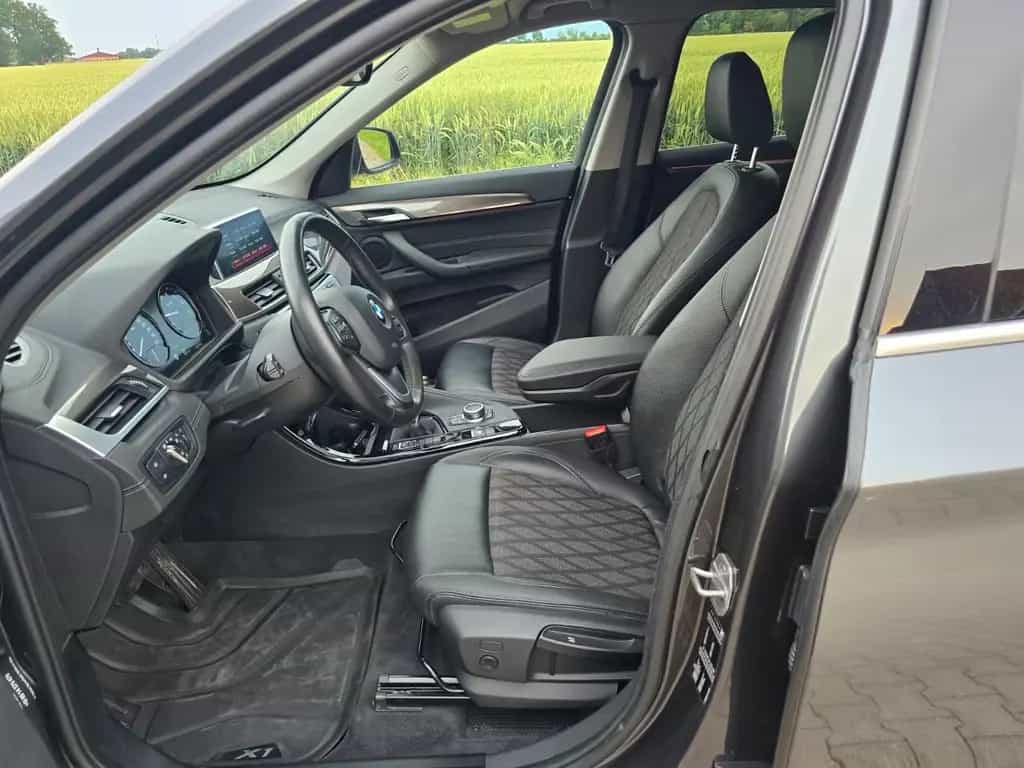 BMW X1 sDrive 20 i xLine LED Leder Alu AHK 07/2020-photo-8
