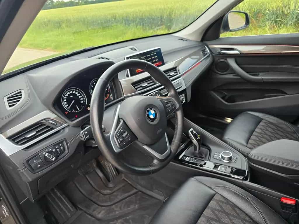 BMW X1 sDrive 20 i xLine LED Leder Alu AHK 07/2020-photo-9
