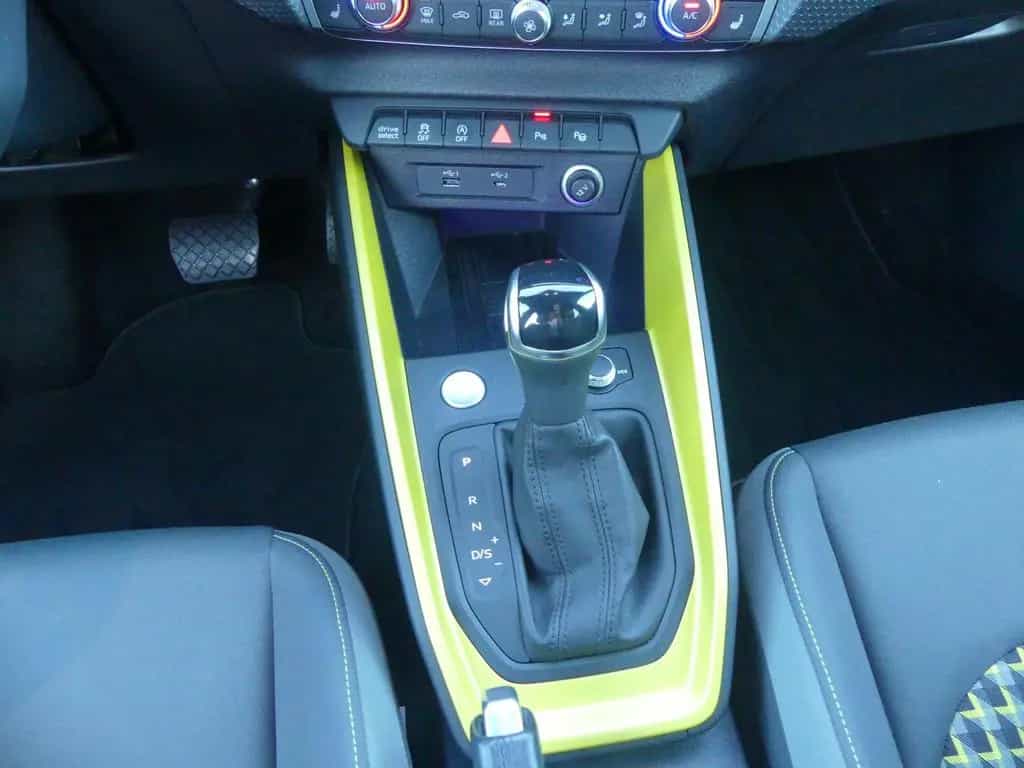 Audi A1 Sportback 30 1.0 TFSI advanced LED ACC Navi 09/2019-photo-17