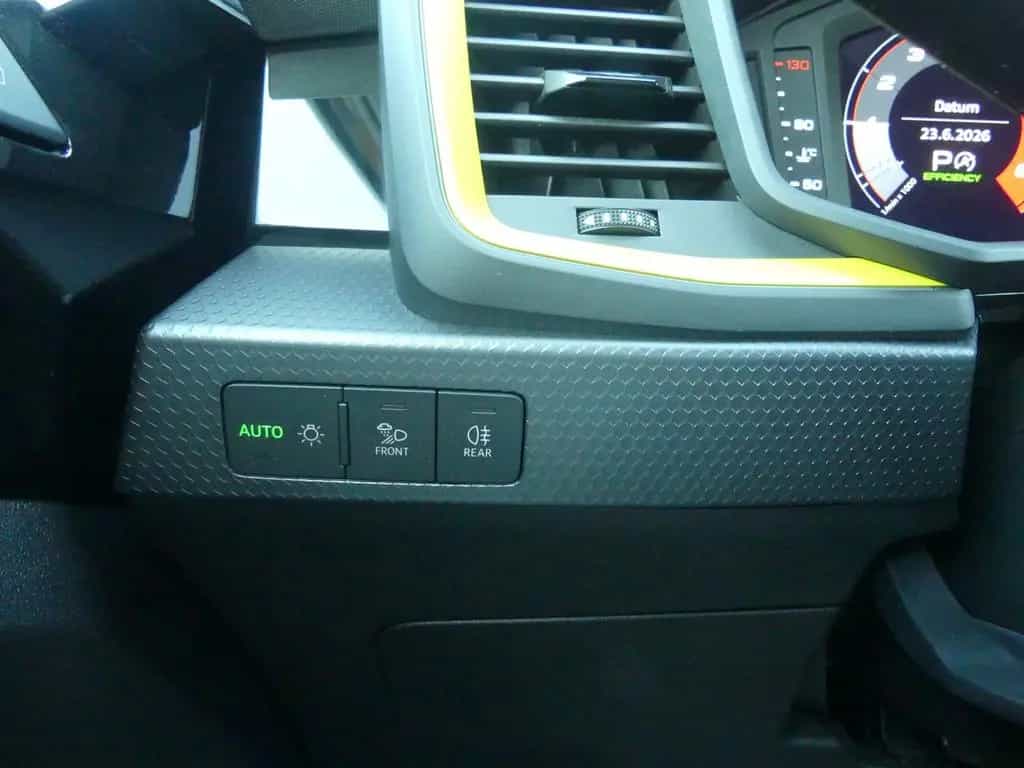 Audi A1 Sportback 30 1.0 TFSI advanced LED ACC Navi 09/2019-photo-27
