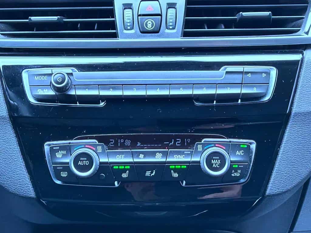 BMW X1 xDrive 20 i Aut. Navi LED Klima Pdc Tüv NEU 10/2016-photo-12
