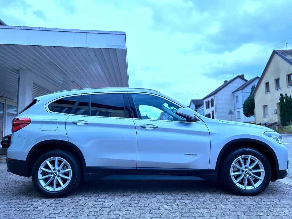 BMW X1 xDrive 20 i Aut. Navi LED Klima Pdc Tüv NEU 10/2016-photo-5