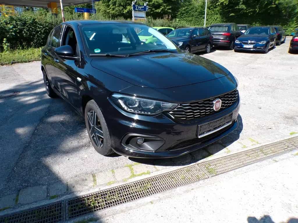 Fiat Tipo Lounge 08/2017-photo-0