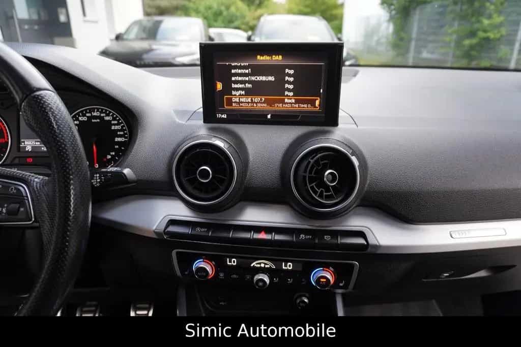 Audi Q2 Sport 1.4 TSI S line LEDER+NAVI+AHK+ALU+PDC 08/2018-photo-26