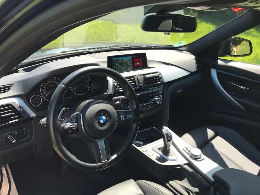 BMW 320 d xDrive Touring M Sport 05/2016-photo-9