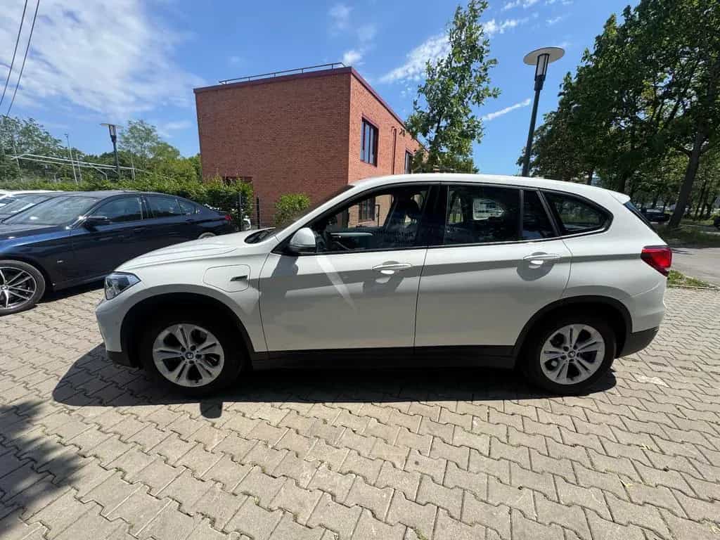 BMW X1 xDrive 25 e Advantage 06/2022-photo-1