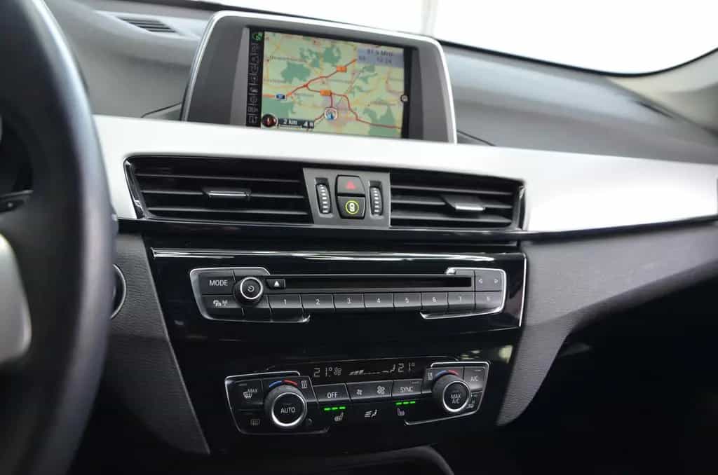 BMW X1 sDrive 18i *AUTOMATIK*AHK*1.HAND*ERST 44TKM!* 04/2016-photo-13