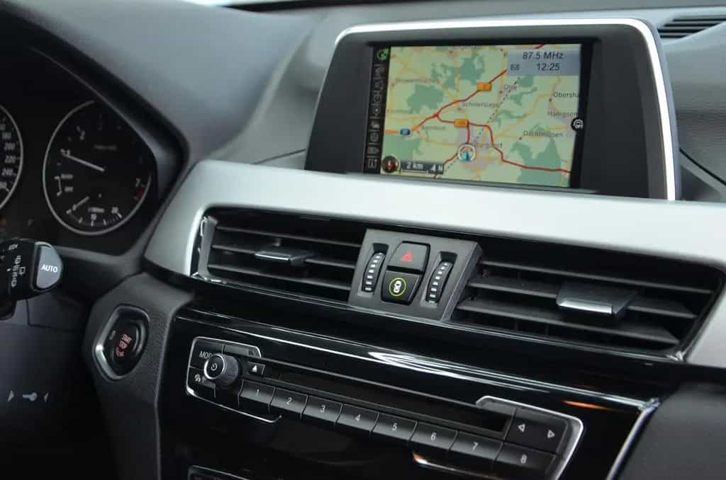 BMW X1 sDrive 18i *AUTOMATIK*AHK*1.HAND*ERST 44TKM!* 04/2016-photo-18